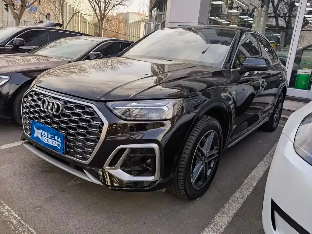 Audi Q5L Sportback — фото 1
