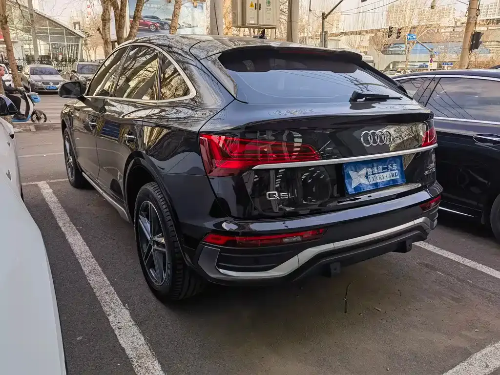Audi Q5L Sportback — фото 9
