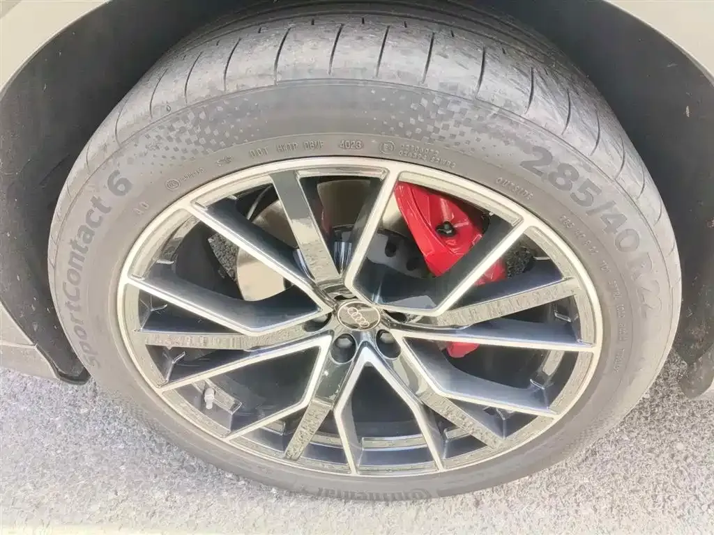 Audi Q8 2024 из CN, фото 2
