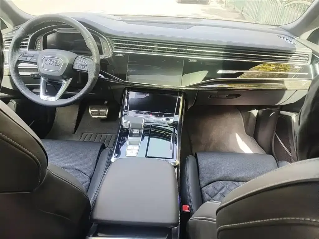 Audi Q8 2024 из CN, фото 3