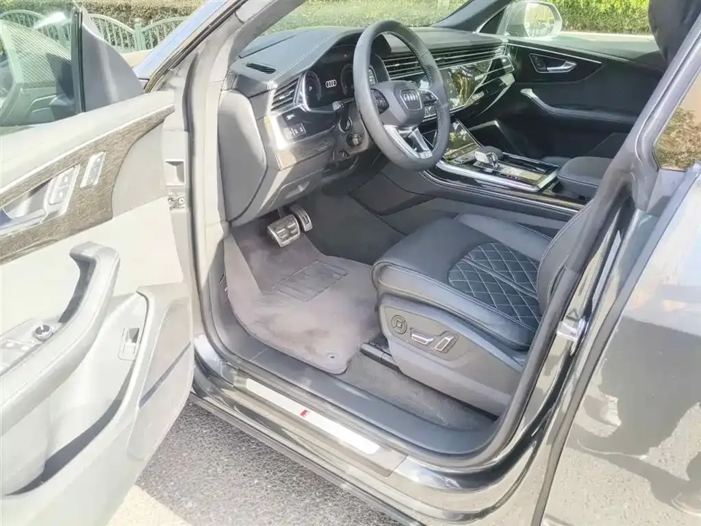 Audi Q8 2024 из CN, фото 10