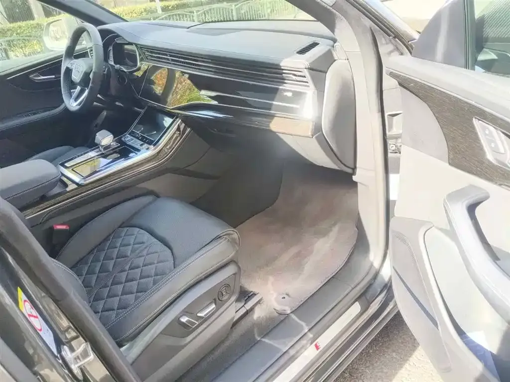 Audi Q8 2024 из CN, фото 9