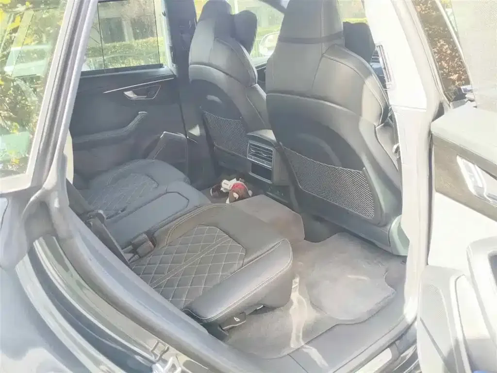 Audi Q8 2024 из CN, фото 6
