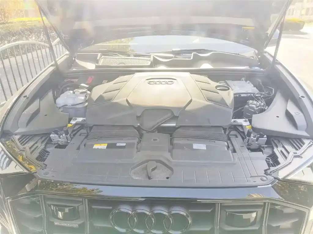 Audi Q8 2024 из CN, фото 8