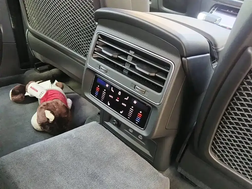 Audi Q8 2024 из CN, фото 4