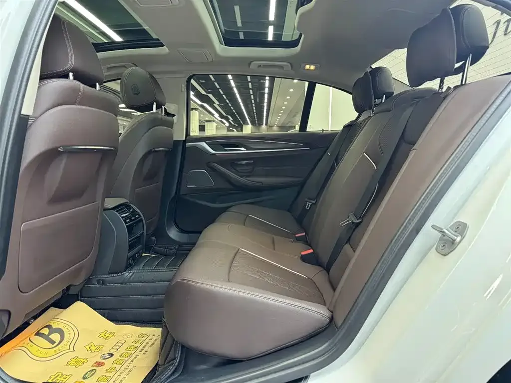 BMW 5 Series 2022 из CN, фото 8