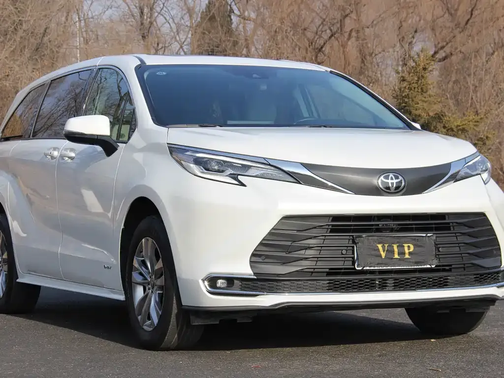 Toyota Sienna — фото 10