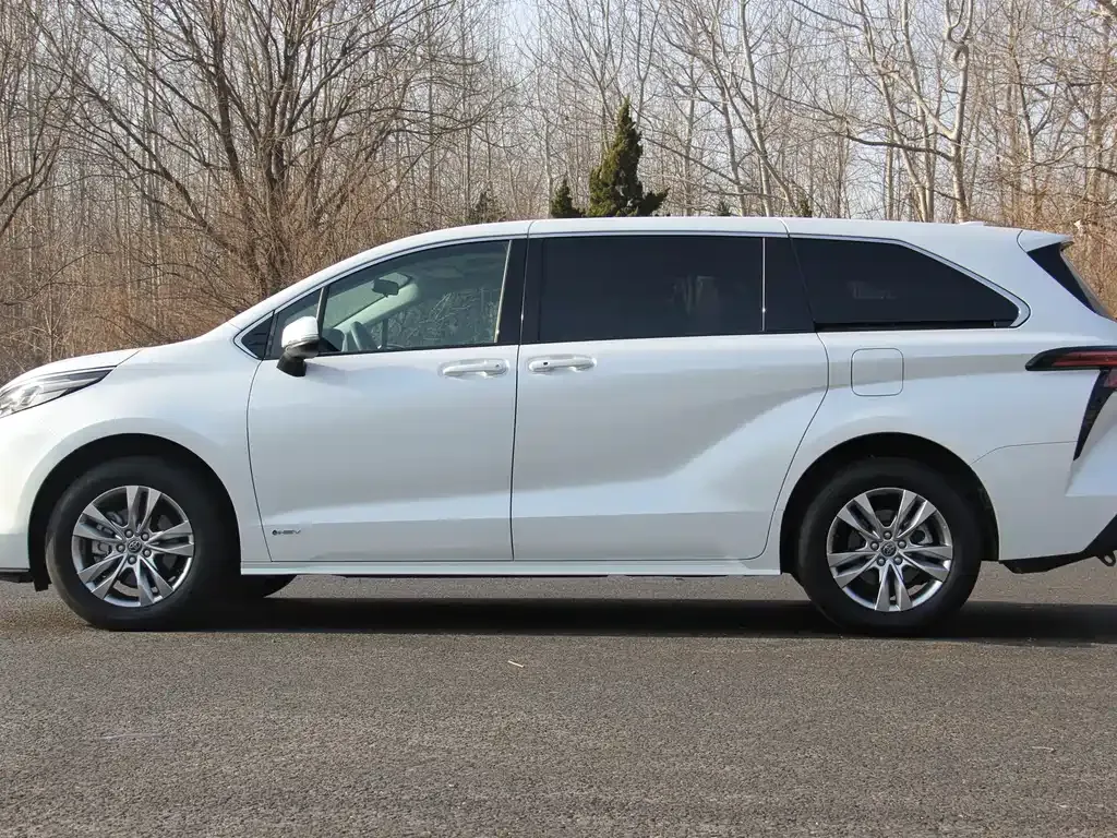 Toyota Sienna — фото 7