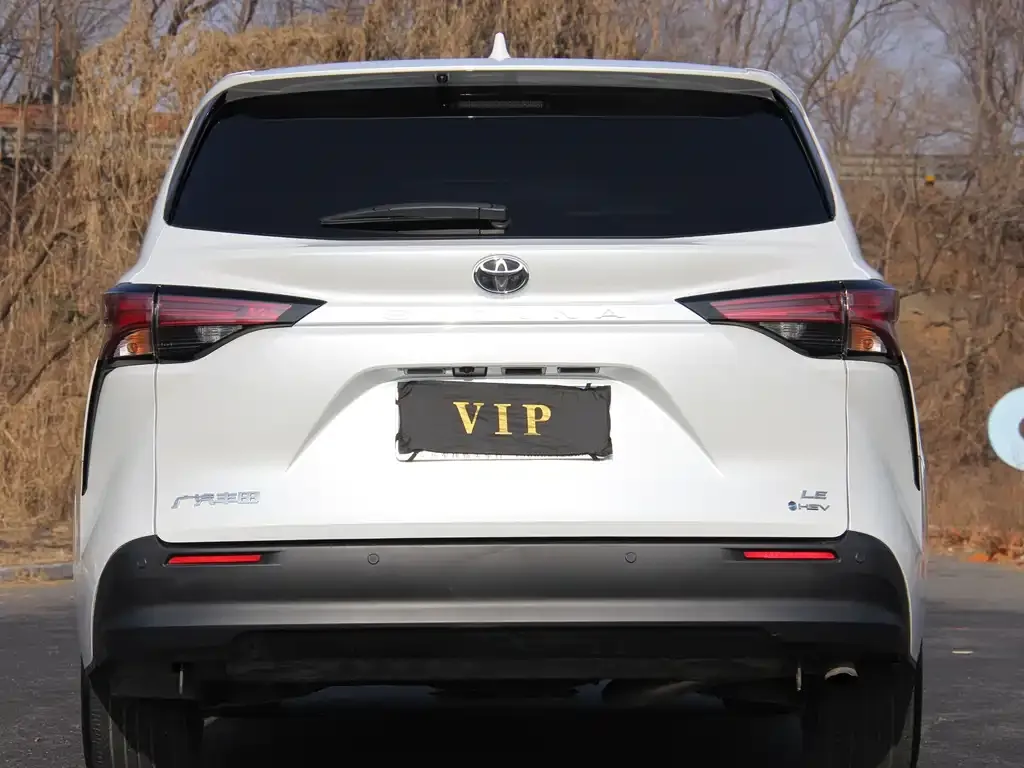 Toyota Sienna — фото 4