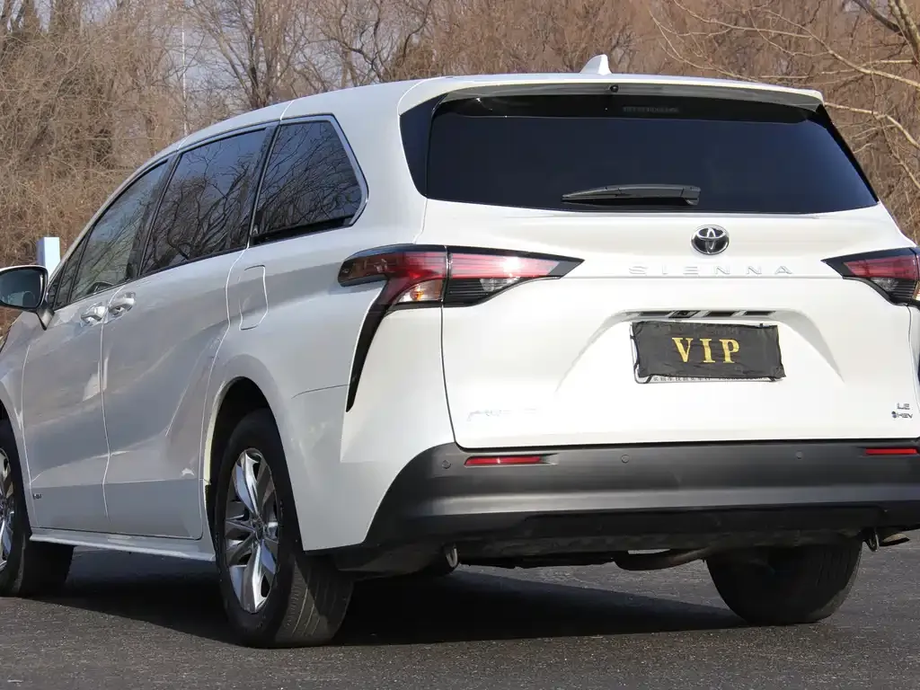 Toyota Sienna — фото 6