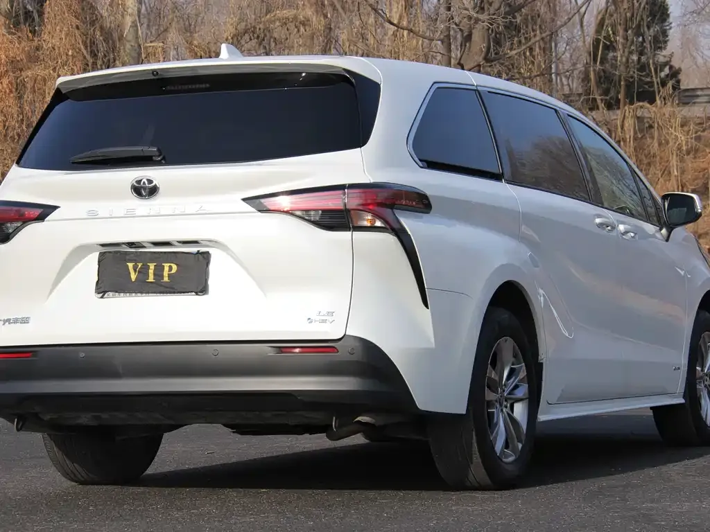 Toyota Sienna — фото 9