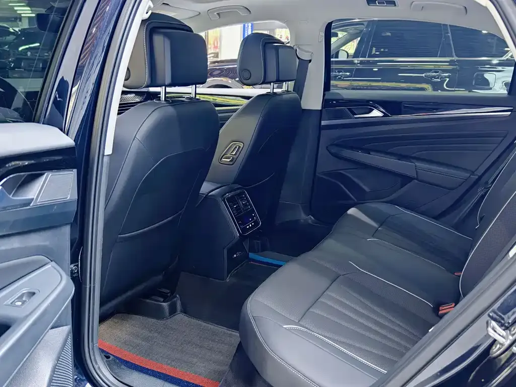 Volkswagen Passat — фото 9