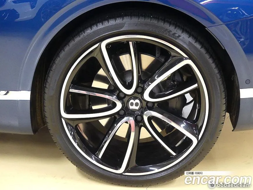 Bentley Continental 2023 из KR, фото 7