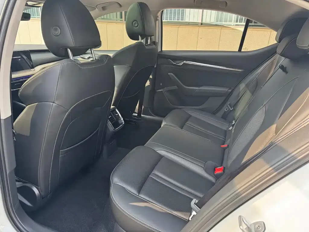 Skoda Octavia 2023 из CN, фото 2