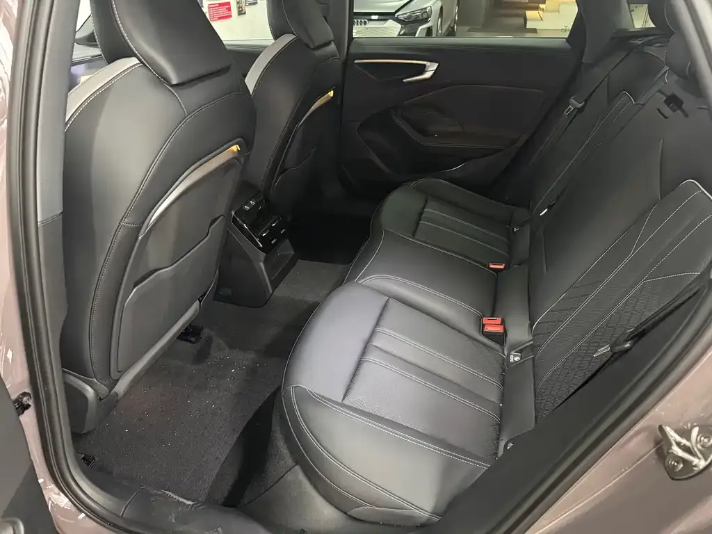 Audi A5L 2025 из CN, фото 4