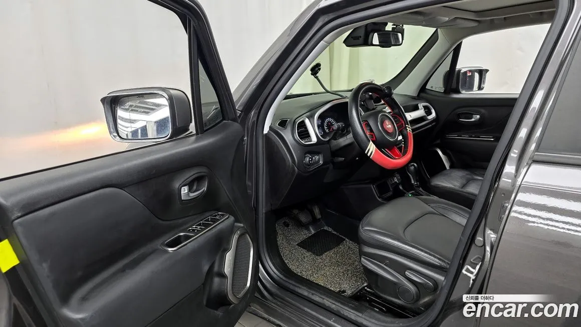 Jeep Renegade — фото 10