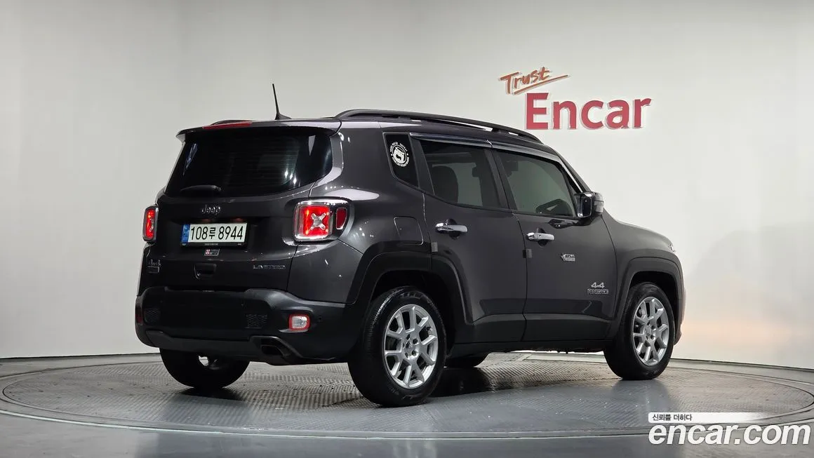 Jeep Renegade — фото 2