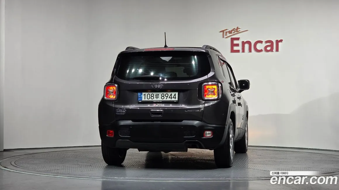 Jeep Renegade — фото 4