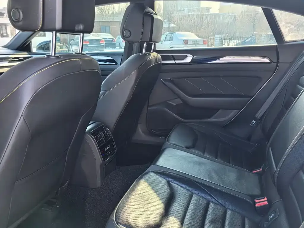 Volkswagen CC 2023 из CN, фото 3