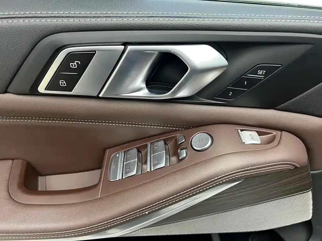 BMW X5 — фото 10