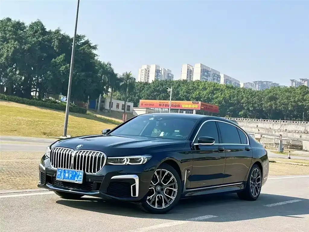 BMW 7 Series — фото 1