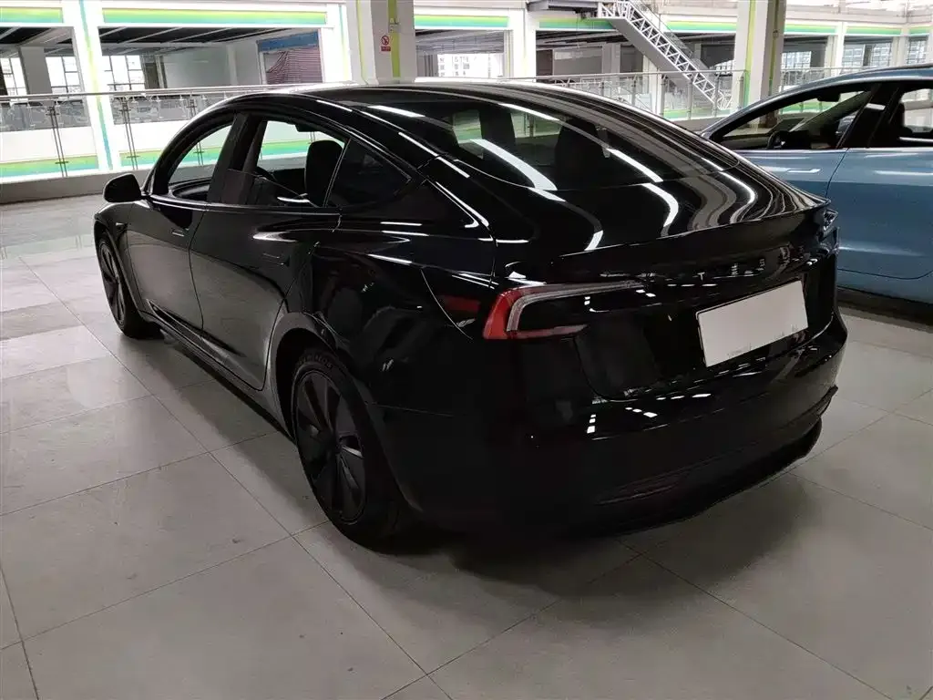 Tesla Model 3 — фото 9