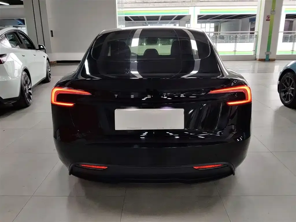 Tesla Model 3 — фото 7