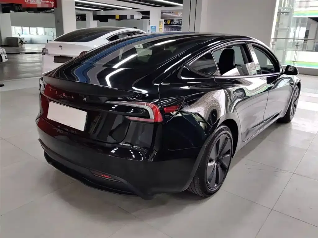 Tesla Model 3 — фото 6