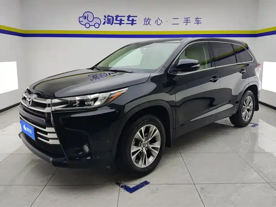 Toyota Highlander — фото 1