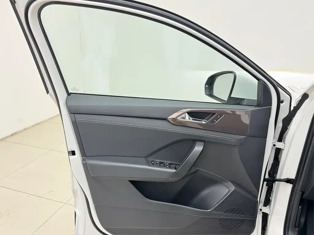 Volkswagen Tharu 2022 из CN, фото 3