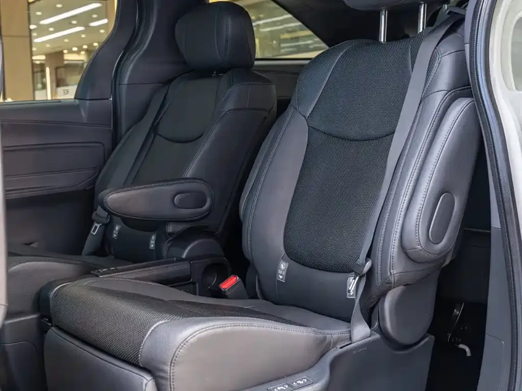 Toyota Granvia 2023 из CN, фото 8