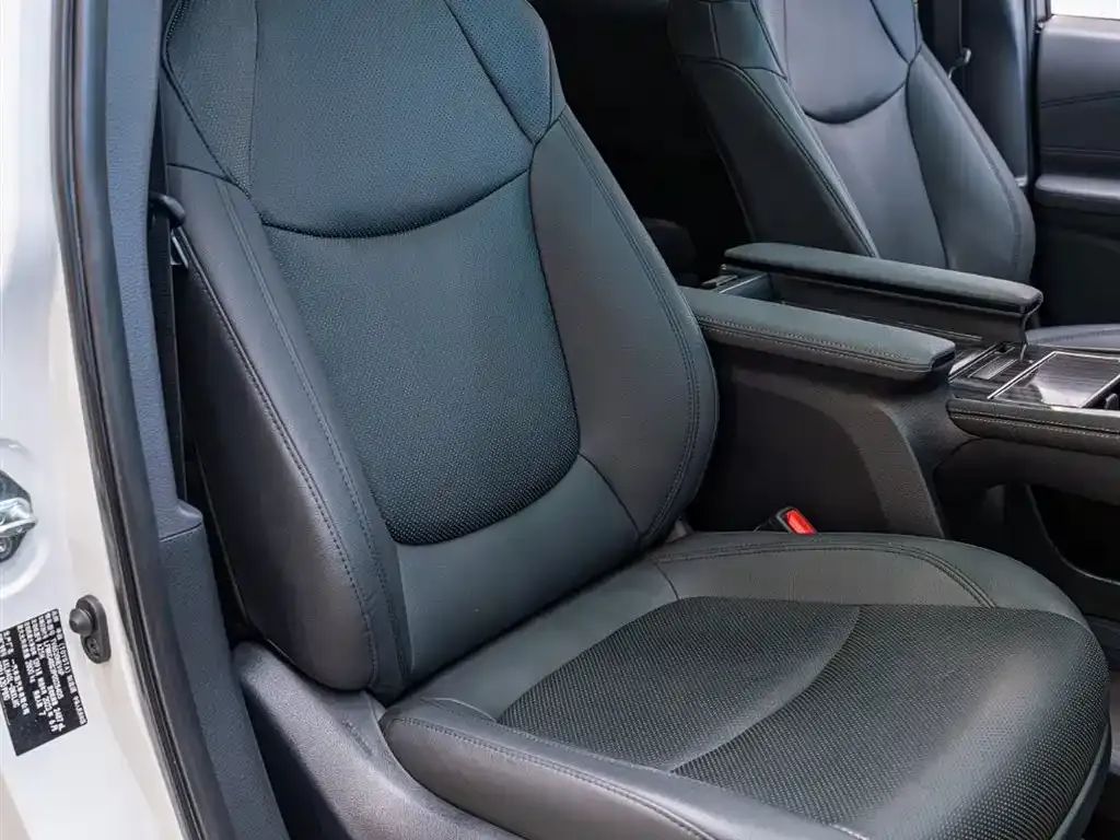 Toyota Granvia 2023 из CN, фото 10