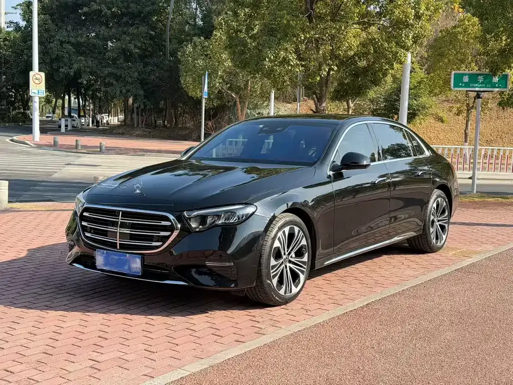 Mercedes-Benz E-Class — фото 1