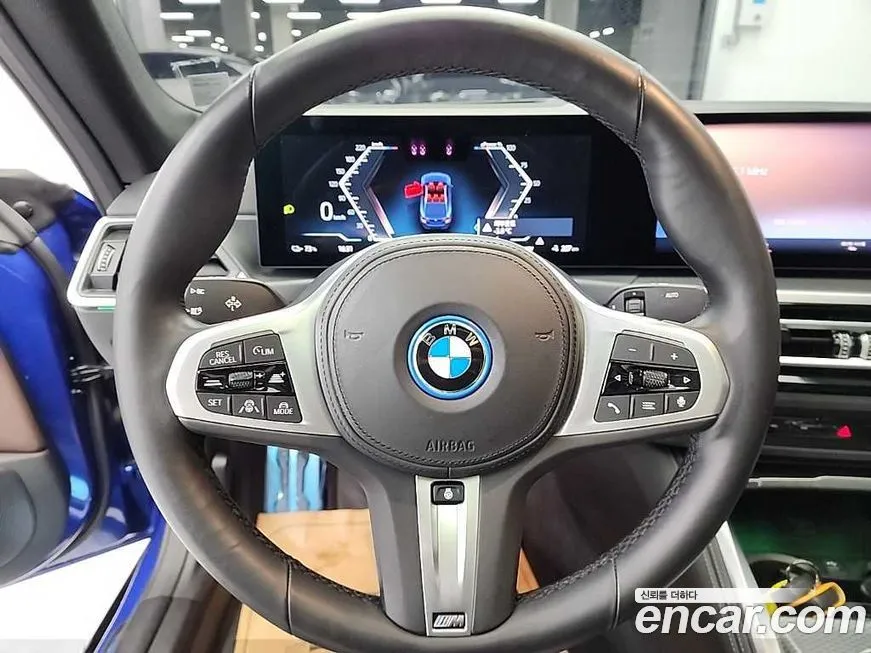 BMW i4 — фото 8