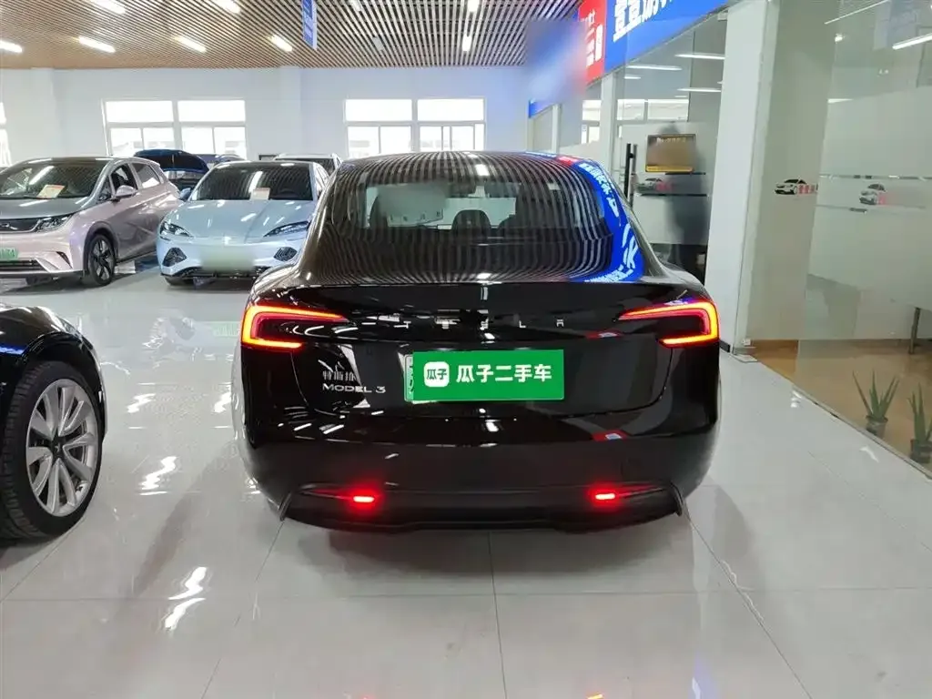 Tesla Model 3 — фото 7