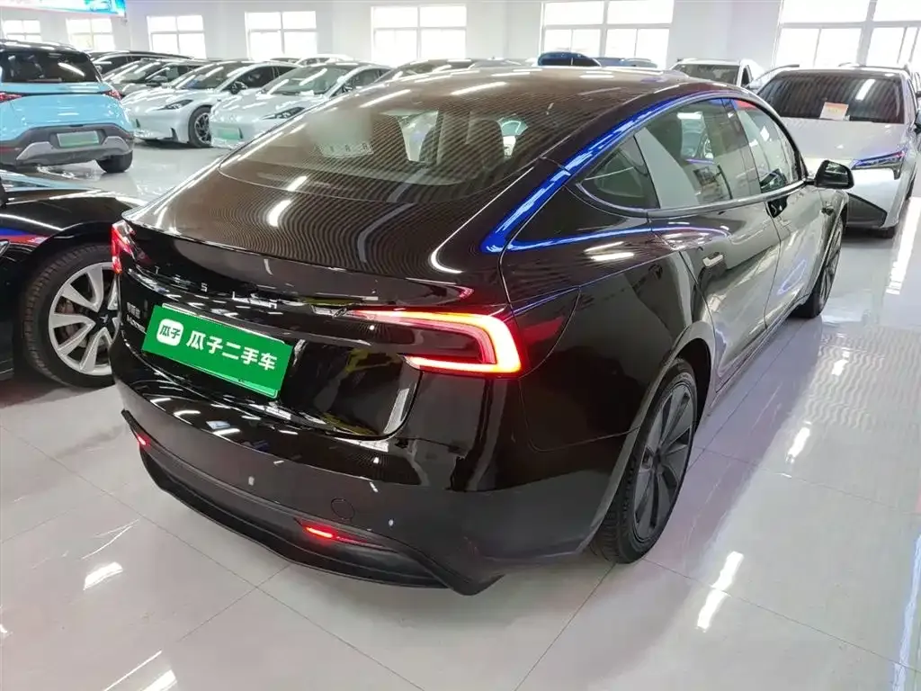 Tesla Model 3 — фото 10