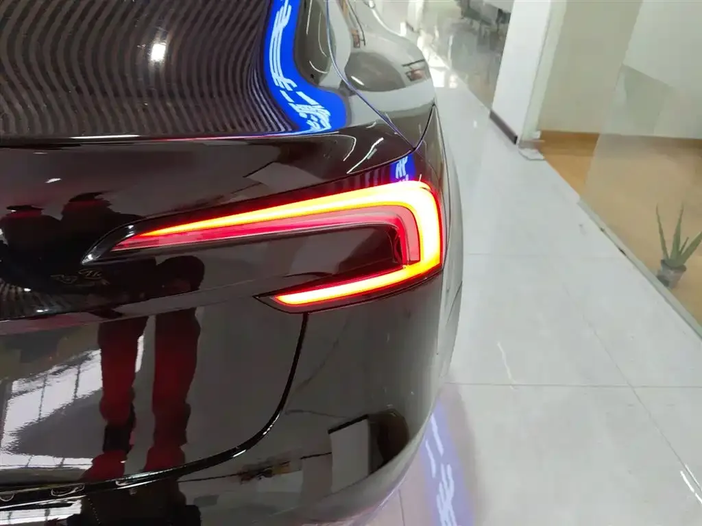 Tesla Model 3 — фото 2