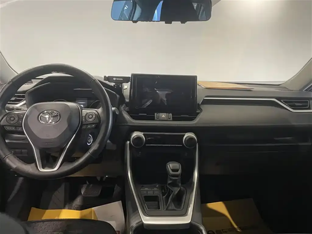 Toyota RAV4 — фото 2