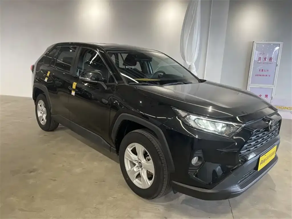 Toyota RAV4 — фото 3