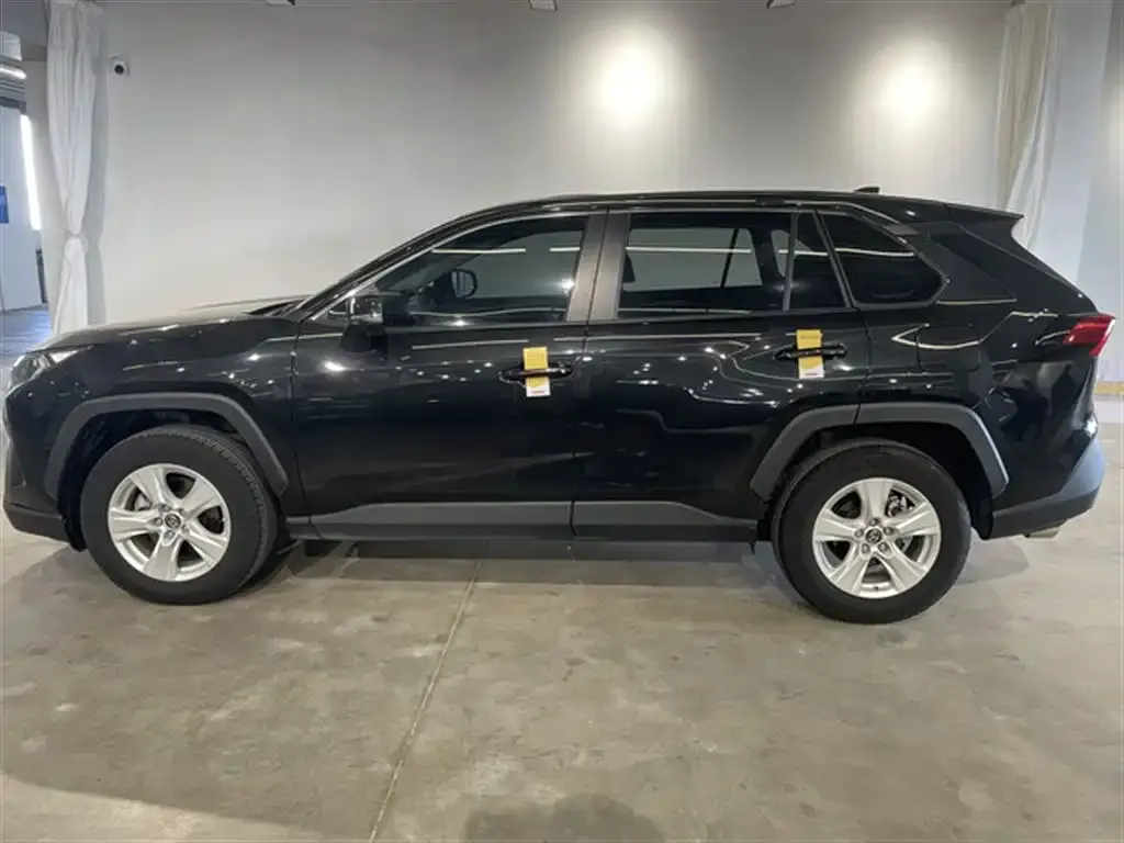 Toyota RAV4 — фото 6
