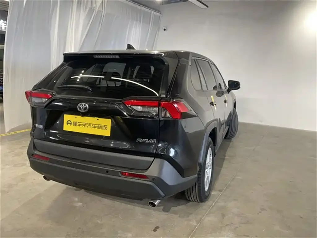 Toyota RAV4 — фото 9