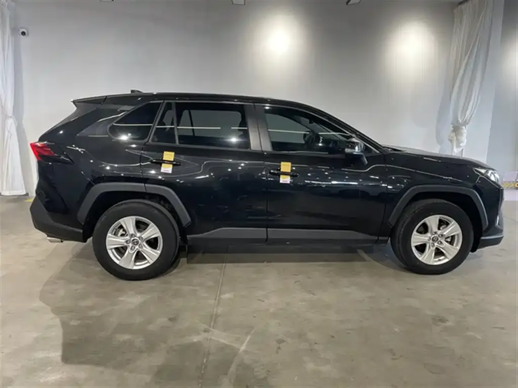 Toyota RAV4 — фото 10