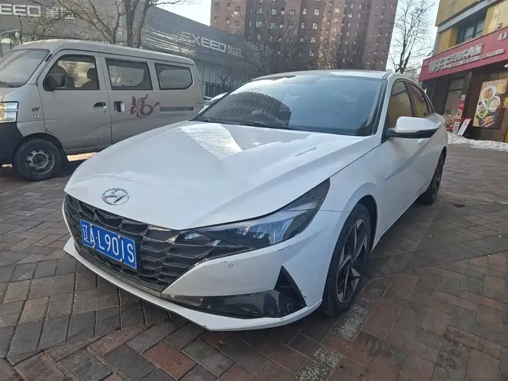 Hyundai Elantra — фото 1