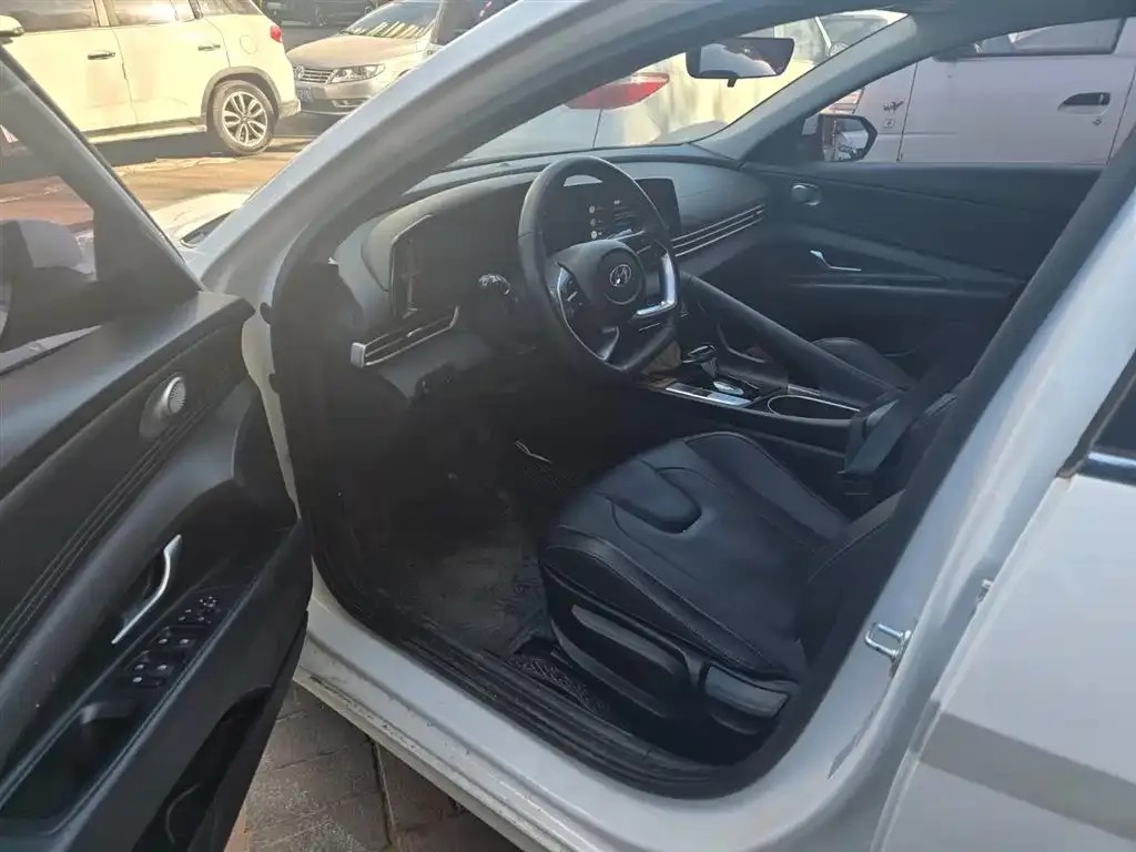 Hyundai Elantra — фото 3
