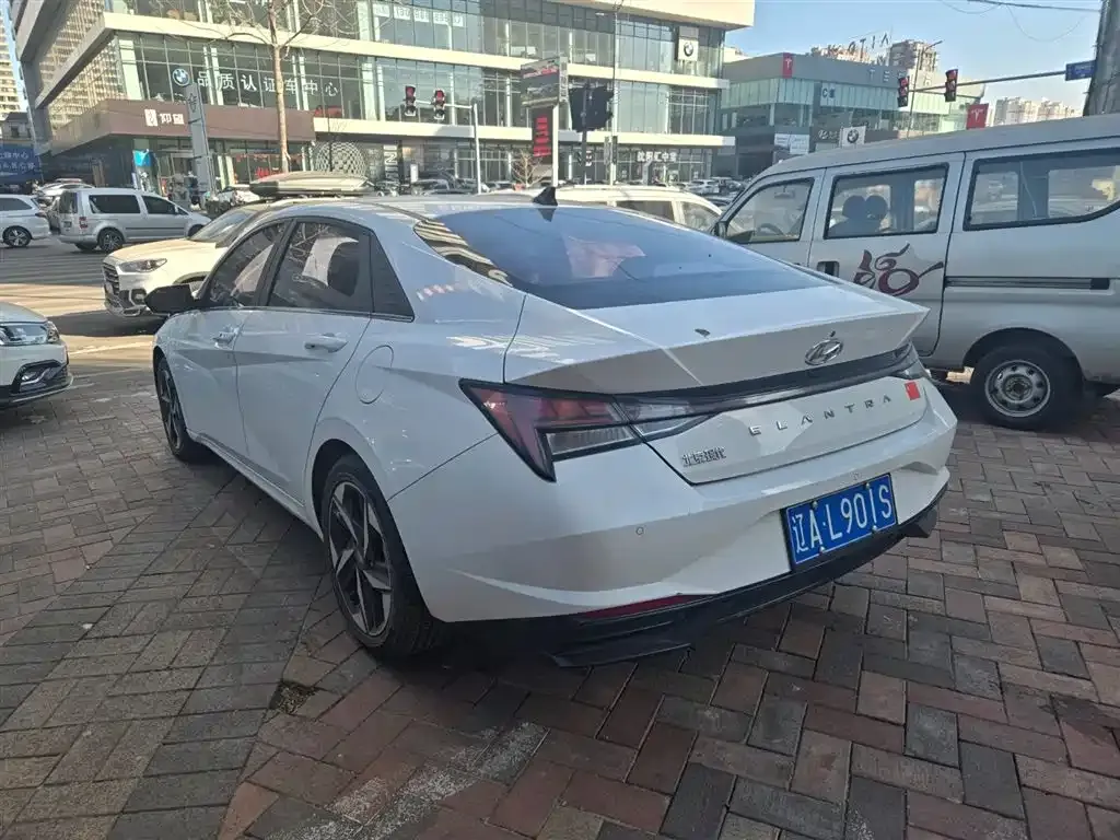 Hyundai Elantra — фото 10