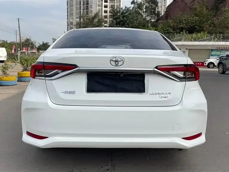 Toyota Corolla — фото 4