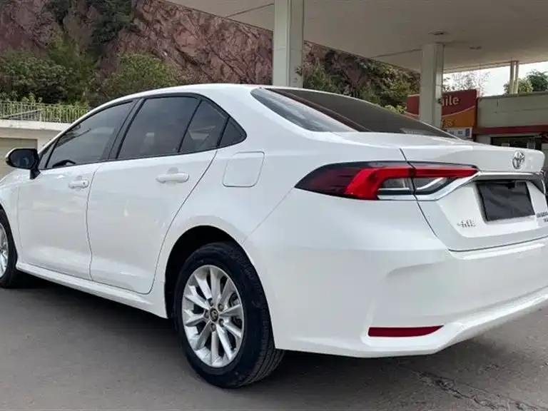 Toyota Corolla — фото 2