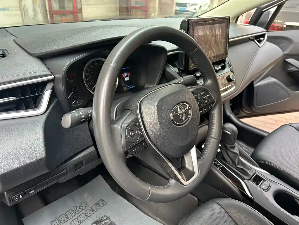 Toyota Corolla — фото 5
