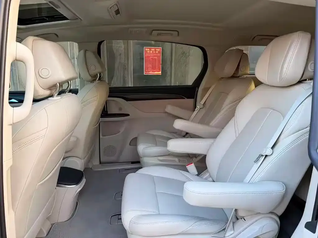 Buick GL8 2024 из CN, фото 2