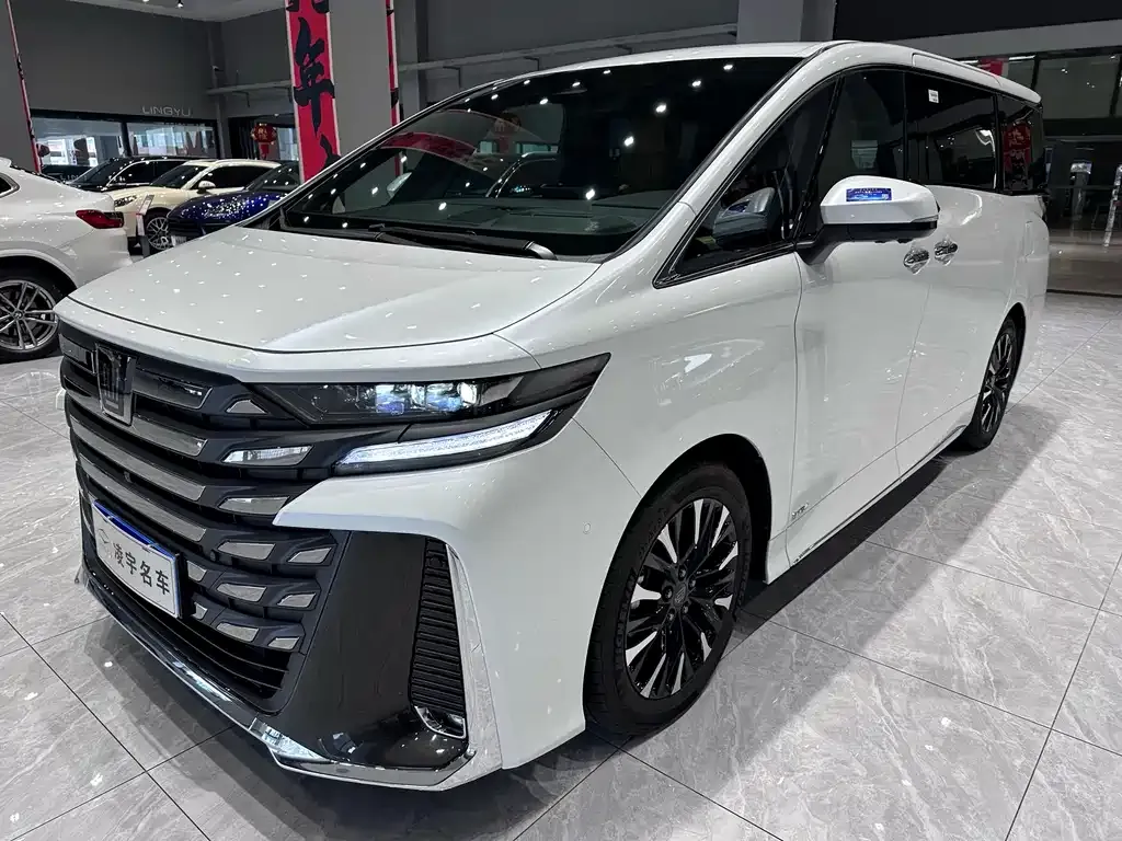 Toyota Vellfire 2024 из CN, фото 1